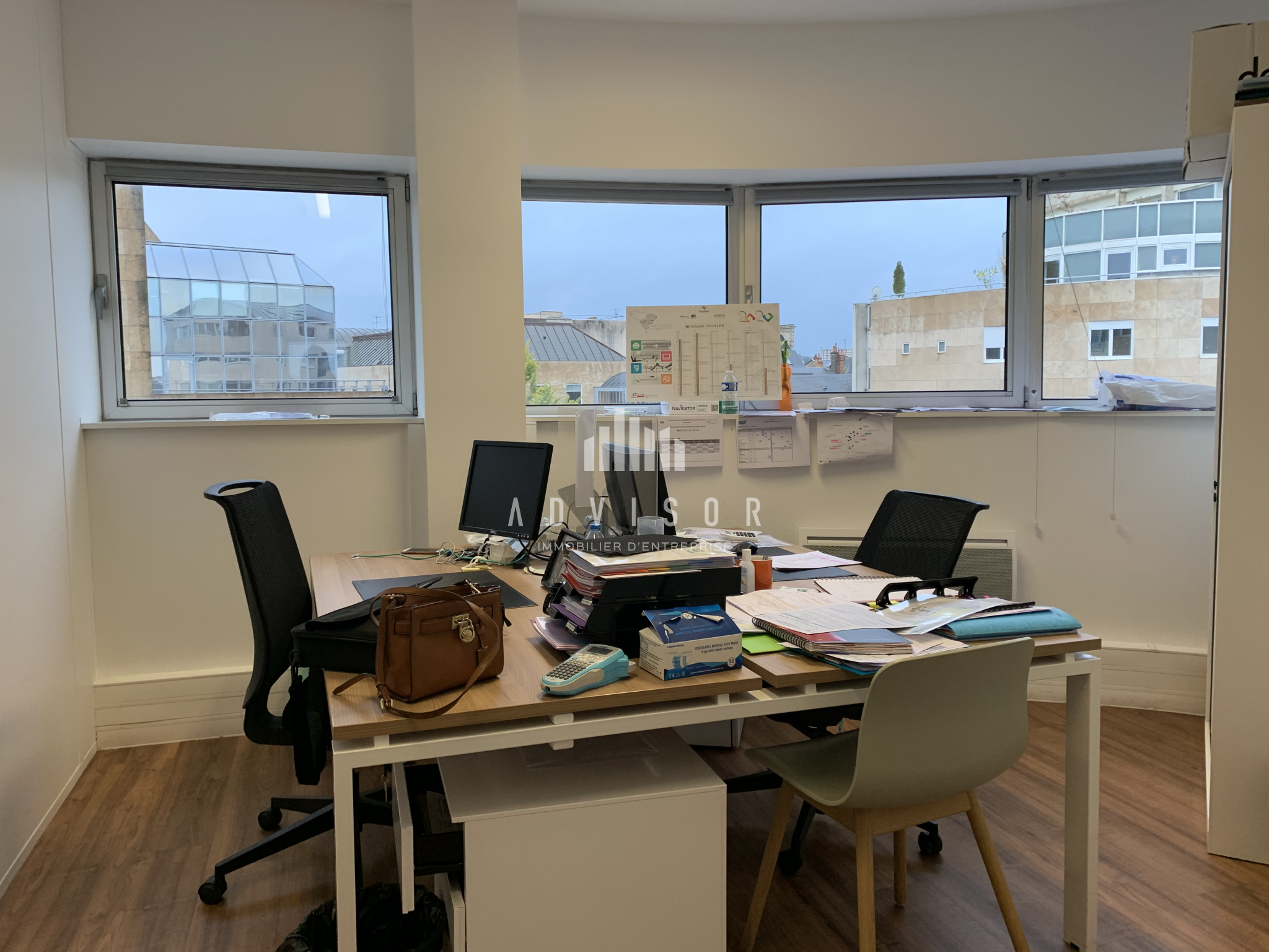 location immobilier professionnel A LOUER BUREAU DE 157.10 M² ADVISOR