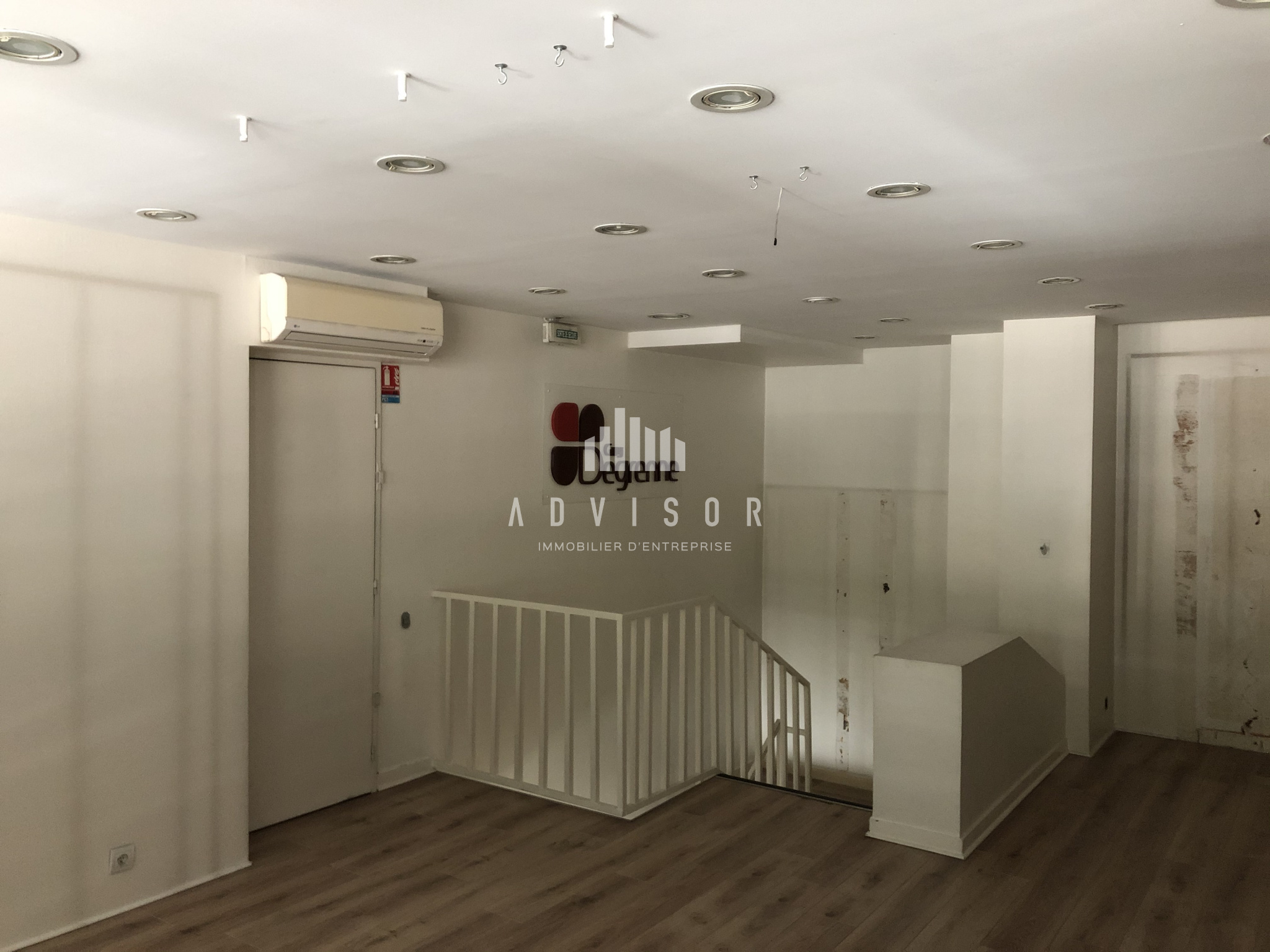 Location Immobilier Professionnel À LOUER : LOCAL COMMERCIAL 160 M² ...